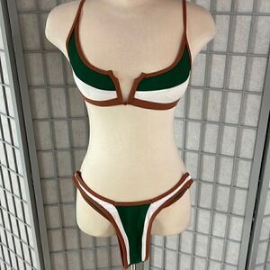 Bikini no tags. I’m a 34b and it’s small. Brazilian bottoms.